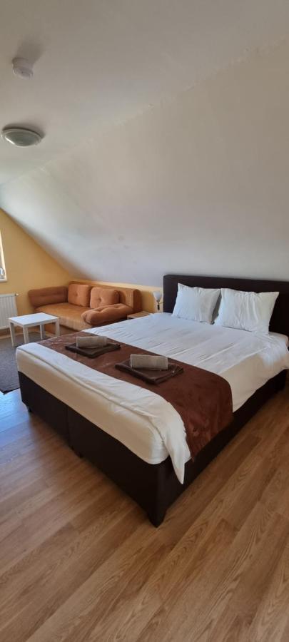 Joy Guesthouse Siofok Luaran gambar